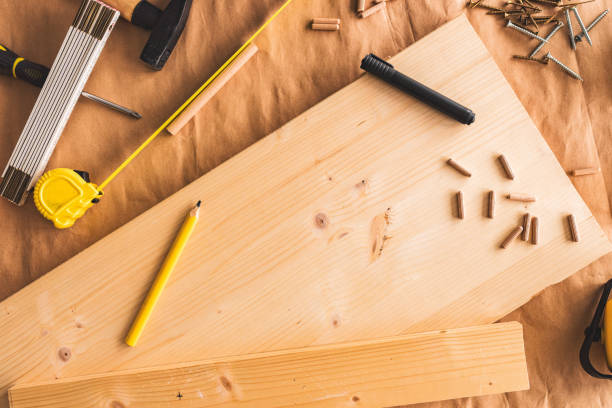 pencil on woodwork carpentry workshop table - tape measure home improvement measuring wood imagens e fotografias de stock
