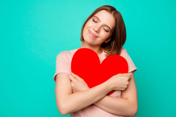 Close up photo beautiful funny funky her she lady hold close hands arms pretty sweet large heart shape figure postcard eyes closed wear casual pastel t-shirt clothes isolated teal turquoise background. cerca de la foto hermosa divertida funky ella ella dama mantener las manos cerca de brazos muy dulce gran figura de la forma de corazón de postal ojos cerrados usar ropa de camiseta pastel casual vestido aislado de fondo turquesa del teal