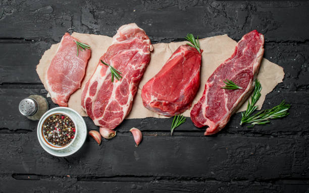raw meat. pork and beef steaks with spices and herbs. - 2360 imagens e fotografias de stock