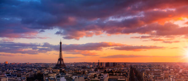 パリの街並み - eiffel tower tower paris france sunset ストックフォトと画像