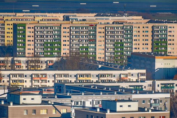 residential buildings in berlin-marzahn - east berlin germany plattenbau apartment skyscraper imagens e fotografias de stock