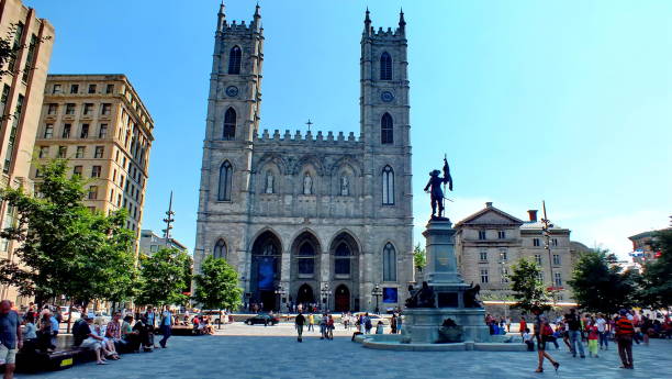 몬트리올의 노트르담 성당 앞에 관광객 - architecture basilica column gothic style 뉴스 사진 이미지