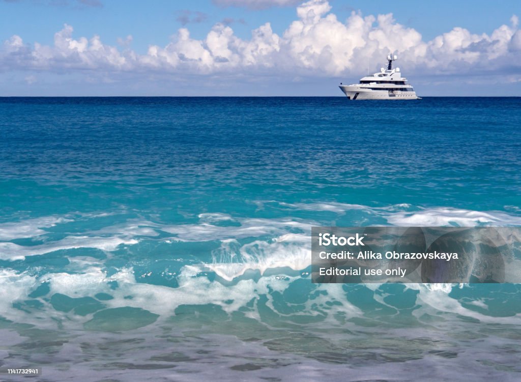 Kreatives Bild zu ギリシャのイオニア海のケファロニア島の雲の背景に美しいヨット - Horizonのストックフォトや画像を多数ご用意 - Horizon ギリシャのイオニア海のケファロニア島の雲の背景に美しいヨット - Horizonのストックフォトや画像を多数ご用意 - Horizon Illustration