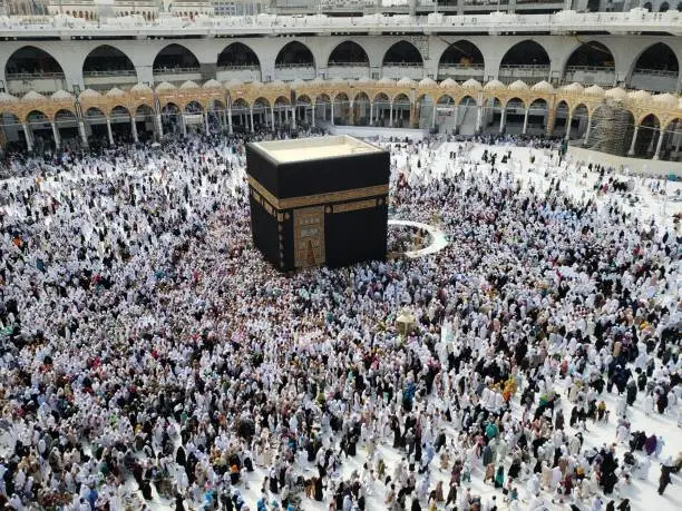 Pious Muslim flocking to the kaba during the hajj pilgrimage