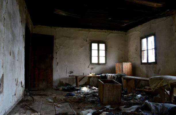 istock the interior of an old abandoned house 1141761408