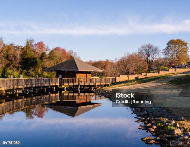 Cabin Overlooking The Lake Stock Photo - Download Image Now - Virginia - US State, Fairfax - Virginia, Lake