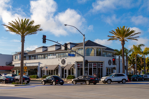 Newport Beach, CA / USA – April 6, 2019: Traffic at the intersection of 15th Street and West Balboa Blvd in Newport Beach, California. It’s also for the location for Paddle Board Newport Beach.