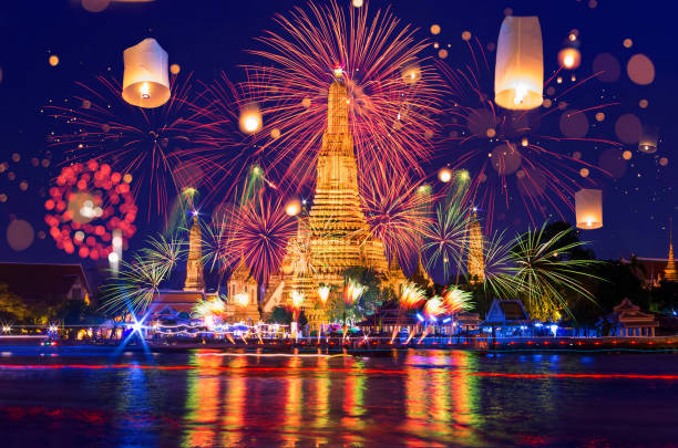 istock Temple of dawn (wat arun) 1141810185