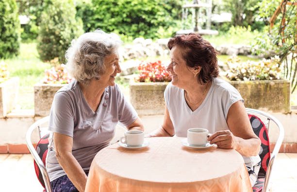 istock Senior women drinking coffee 1141818268