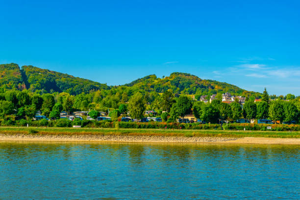 река рейн возле кобленца в германии - koblenz rhine river river city стоковые фото и изображения