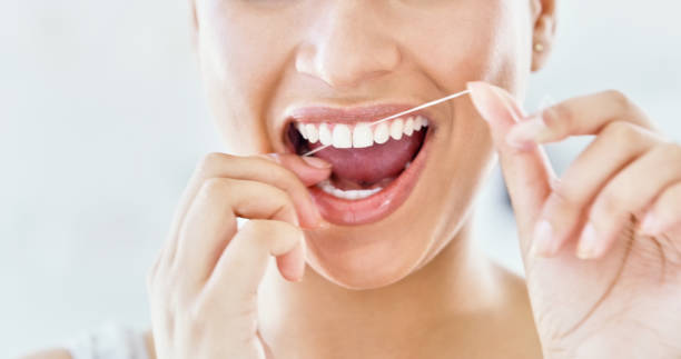 istock Floss away all that bacteria 1141996585