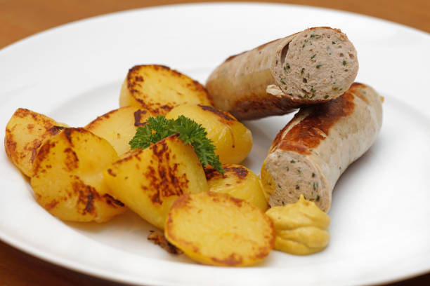 Ramson sausage with fried potatoes and mustard