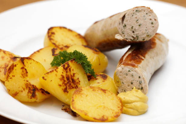 Ramson sausage with fried potatoes and mustard