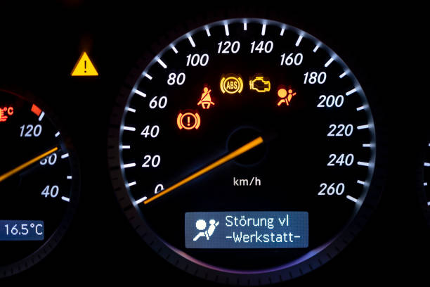 tachymètre de voiture - odometer speedometer car battery motor vehicle photos et images de collection