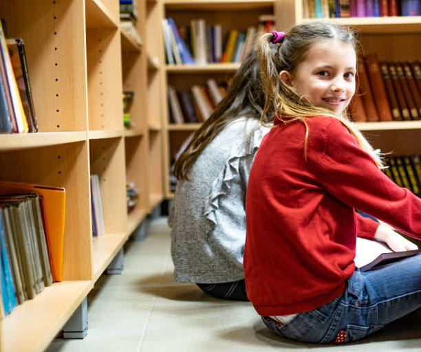 istock Schoolgirl in library 1142029293