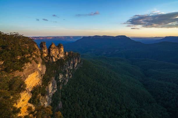 istock sunset at three sisters lookout, blue mountains, australia 25 1142037585