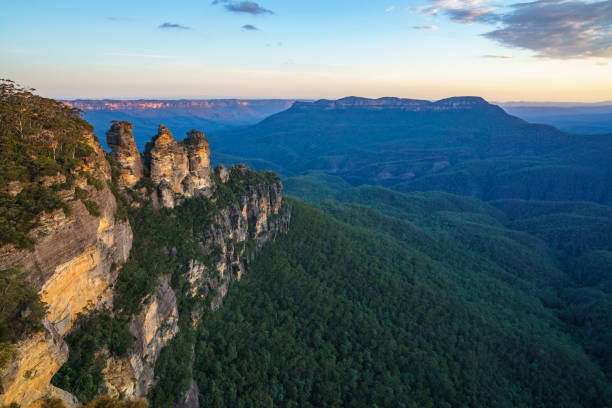 istock sunset at three sisters lookout, blue mountains, australia 34 1142038303