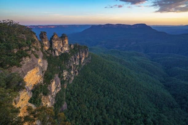 istock sunset at three sisters lookout, blue mountains, australia 42 1142039326