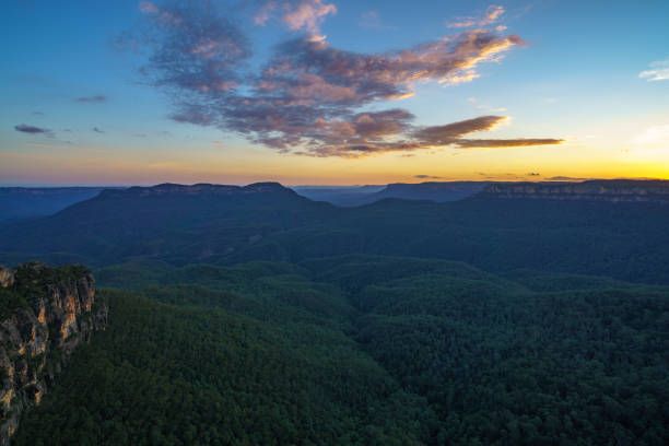 istock sunset at three sisters lookout, blue mountains, australia 51 1142040006