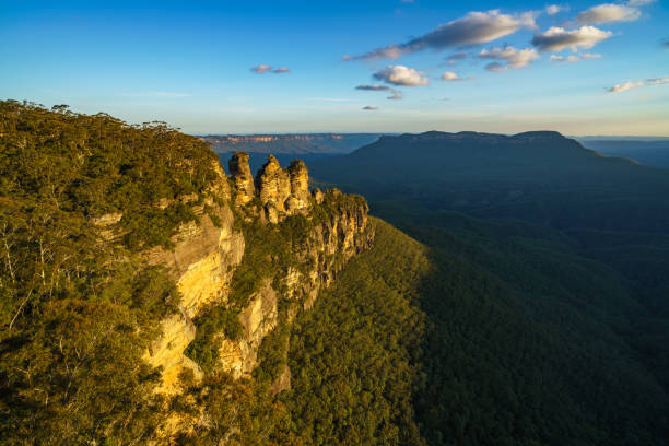 istock sunset at three sisters lookout, blue mountains, australia 7 1142040578