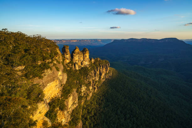 istock sunset at three sisters lookout, blue mountains, australia 10 1142041057