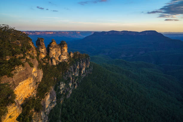 istock sunset at three sisters lookout, blue mountains, australia 23 1142042373
