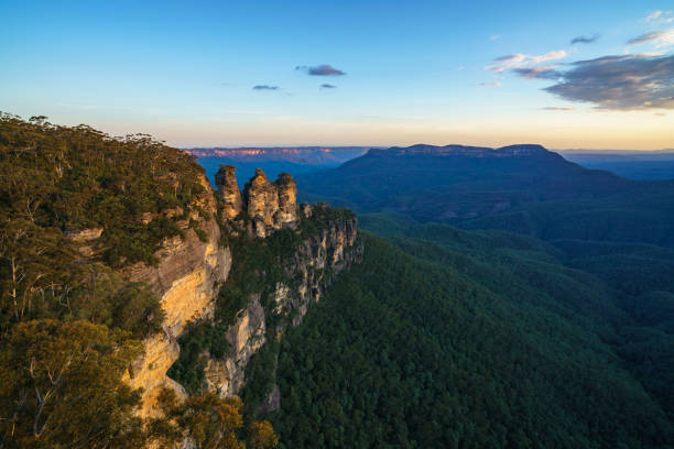 istock sunset at three sisters lookout, blue mountains, australia 33 1142043149