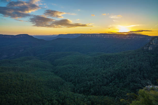 istock sunset at three sisters lookout, blue mountains, australia 39 1142043656