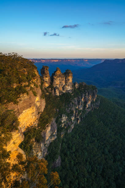 istock sunset at three sisters lookout, blue mountains, australia 28 1142046970