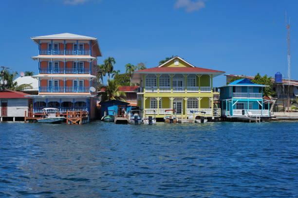 colorful waterfront colonial houses panama - bocas del toro imagens e fotografias de stock