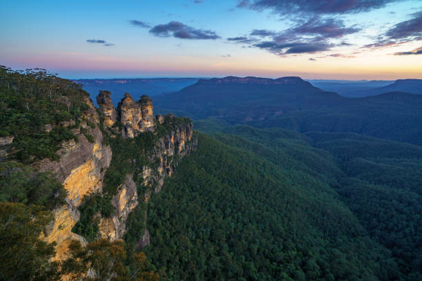 istock sunset at three sisters lookout, blue mountains, australia 54 1142048718