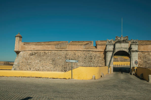istock Deserted street going toward city wall gateway 1142067085