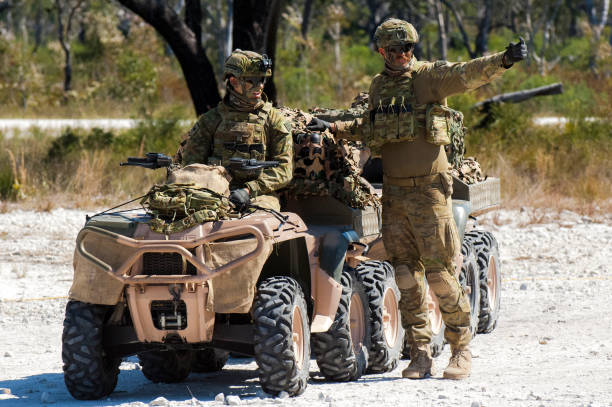 campo de entrenamiento del ejército australiano regular de camp kerr, móvil c2 y logística - defense industry fotografías e imágenes de stock