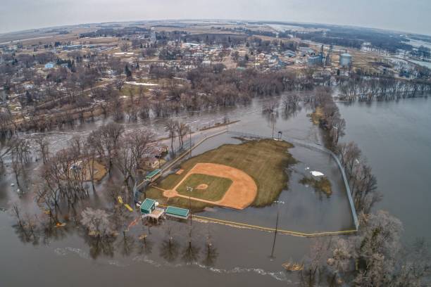 baltic est une petite ville dans l’est touchée par l’inondation 2019 de la grande rivière sioux - big sioux river photos et images de collection