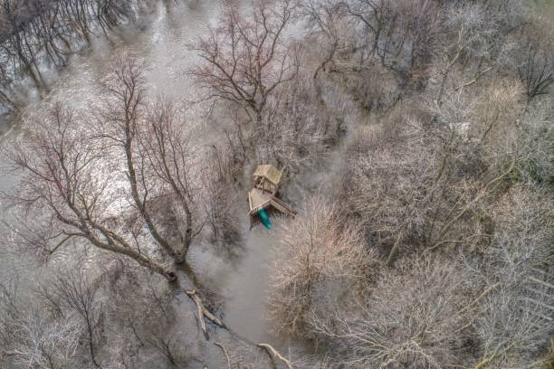 campamento de verano en sioux falls, dakota del sur dañada por la inundación de primavera 2019 - big sioux river fotografías e imágenes de stock