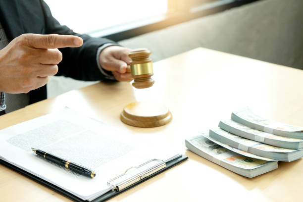 istock judge auction bid sale 1142104194