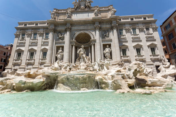 イタリア・ローマのトレビの泉 (トレビ・ディ・トレヴィ) を訪れる人々 - trevi fountain rome fountain panoramic ストックフォトと画像