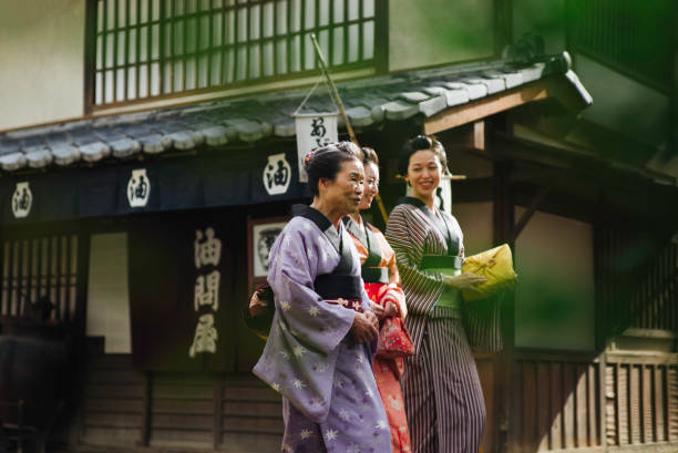 istock Two generations of Japanese Women 1142177287