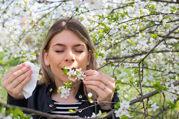 istock Allergic woman sneezing outdoor on springtime 1142178718