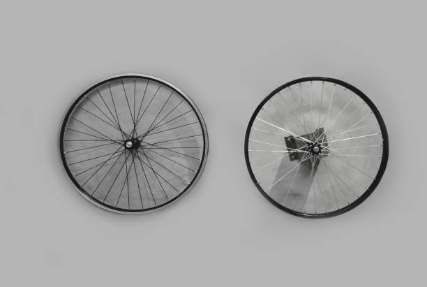 separated bike wheels - uncoordinated imagens e fotografias de stock