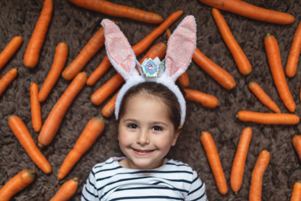 istock Smiling girl and carrots 1142184604