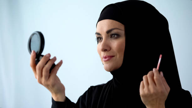 600+ Muslim Woman Applying Makeup Stock Photos, Pictures & Royalty-Free ...