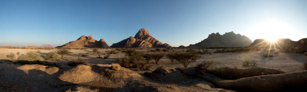 panorama dello spitzkoppe - erongo foto e immagini stock