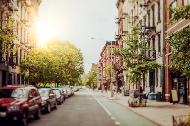 usa, new york city, brooklyn, empty street - brooklyn brownstone new york city row house stock-fotos und bilder