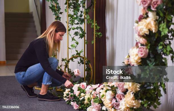 Woman Arranging Flowers For Wedding Celebration Stock Photo - Download Image Now - Arranging, Florist, Flower