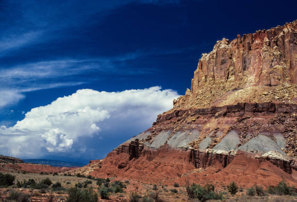 capitol reef national park-headland & clouds-1986 - san rafael swell stock-fotos und bilder