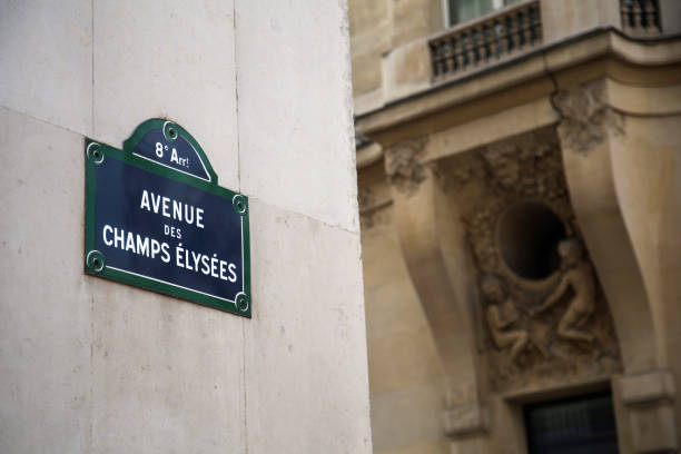 istock Avenue of the Champs-Elysees 1142282451