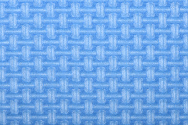 texture d’un tapis de gym de brillance bleu de polyéthylène. texture de tapis de yoga. - granite travel audio photos et images de collection