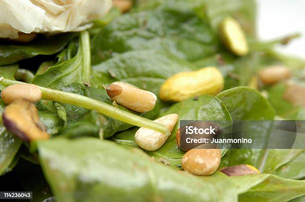 잣 Over Spinachs 샐러드 0명에 대한 스톡 사진 및 기타 이미지 - 0명, 가리기, 건강한 생활방식