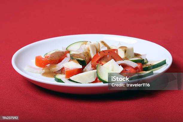 Ensalada Italiana Foto de stock y más banco de imágenes de Alimento - Alimento, Blanco - Color, Cebolla